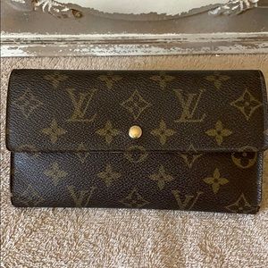 Authentic Louis Vuitton Monogram Sarah Wallet